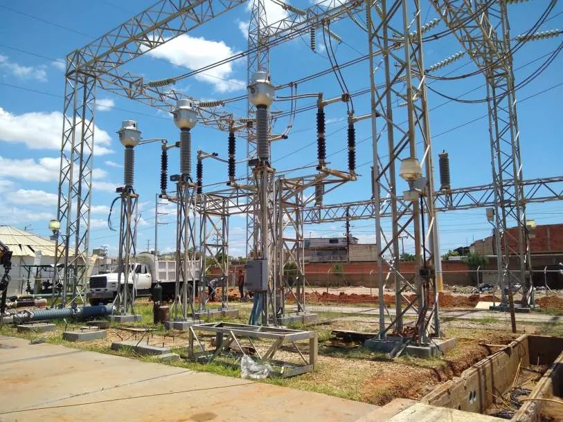 TC120 montados en el pórtico de la subestación